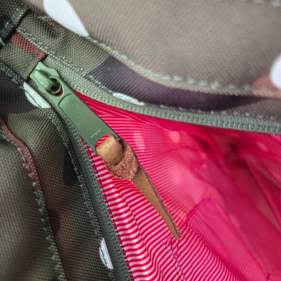 Herschel Supply Co NWT Mica Tote Woodland Camo White Dot Canvas Double Handle - Picture 7 of 8